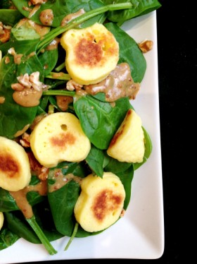 Salade épinards quenelles sautées