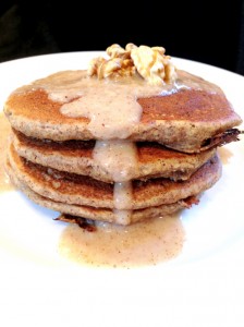 Pancakes vegans aux graines de lin et crème pomme-noisette