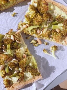 Recycler les tiges de brocolis pizza aux brocolis