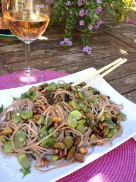 Salade soba fèves asperges vegan végétalien