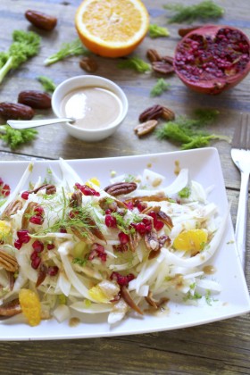 Salade d'hiver ensoleillée fenouil, dattes, orange, pécan, grenade - Sauce tahin orange sirop d'érable vegan