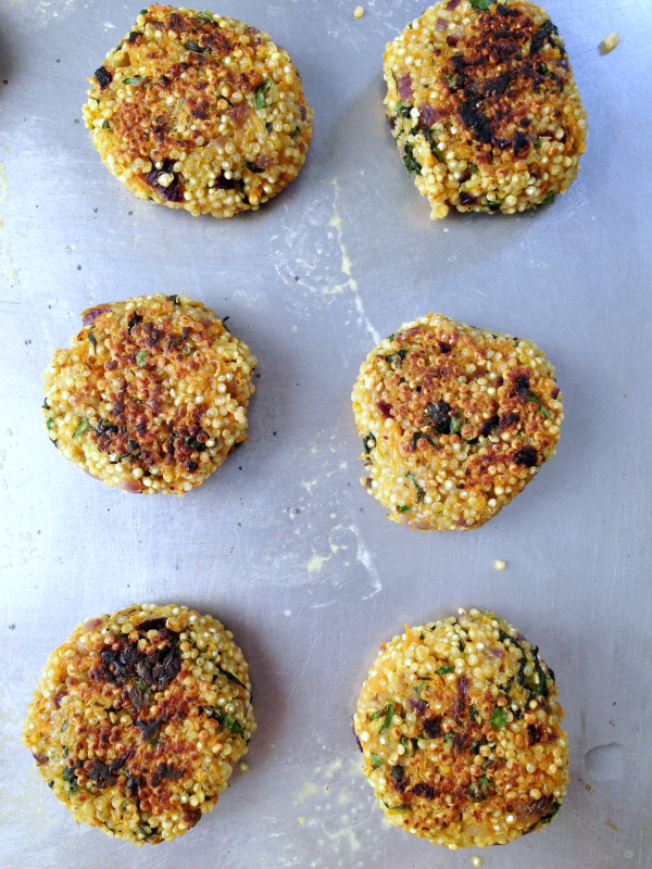 Galettes de quinoa aux légumes vegan végétalien