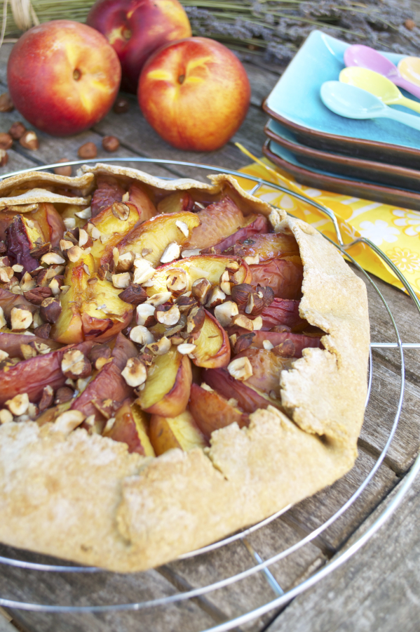 Tarte rustique pêche noisette vegan végétalien